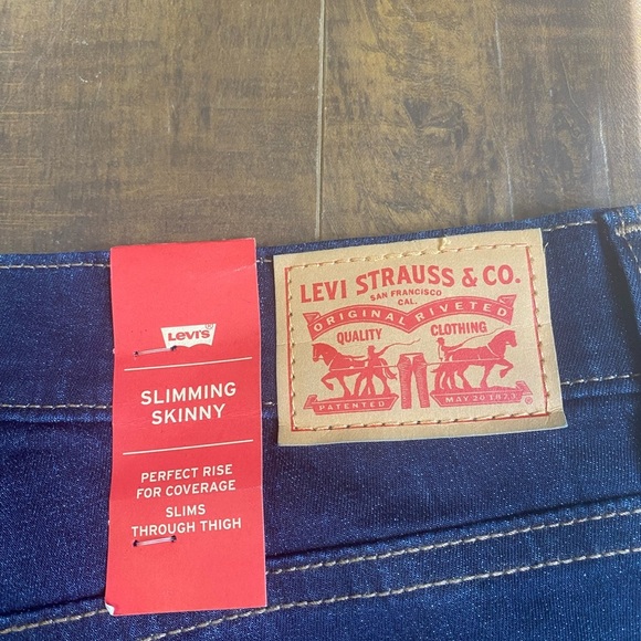 Levi’s Slimming Skinny Jeans new with tags - Picture 7 of 13